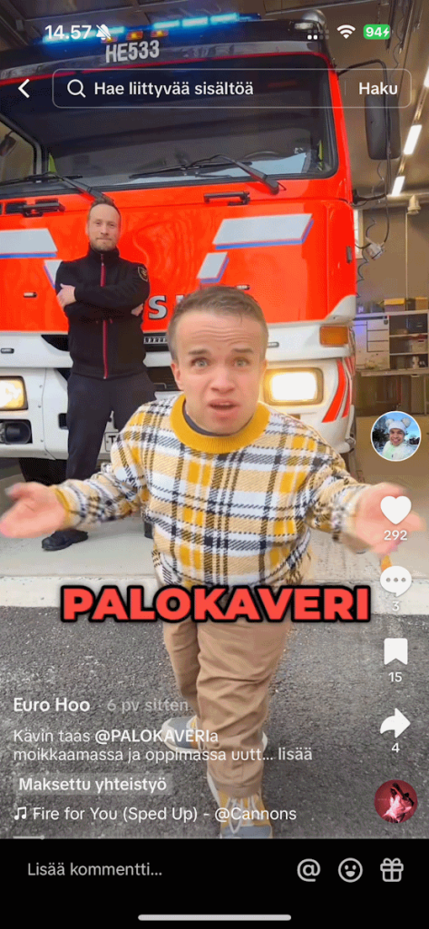 Screenshot vaikuttaja EeroHoon Instagram-kelasta. EeroHoo puhuu seuraajilleen paloauton edessä. 